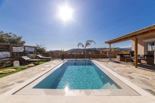 RELAXING POOL HOUSE IN LAGONISI 1