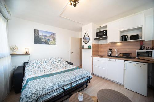 Η κουζίνα ή μικρή κουζίνα στο Appartement tout équipé avec parking à 6min à pied de la gare st charles