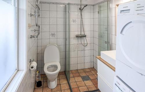 Gorgeous Home In Hovås With Wifiにあるバスルーム