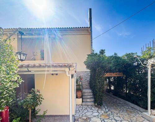 Gallery image of Thomas's Beach House in Kalami