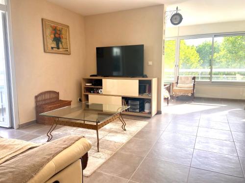 Charmant Appartement Rénové pour 5 Personnes – Résidence avec Piscine et Parking – La Grande Motte