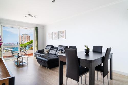 Khu vực ghế ngồi tại GuestReady - Caniço paradise with ocean view