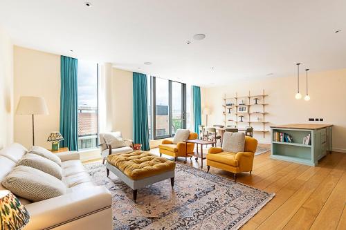 a living room with a couch and chairs and a table at Luxury Penthouse Overlooking the Thames in London