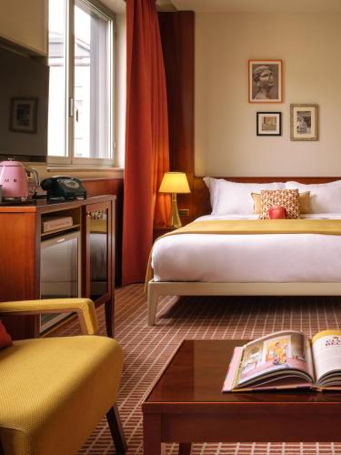 Una cama o camas en una habitación de Max Brown Hotel Missori, part of Sircle Collection