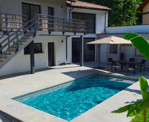 Spacious Luxury Modern Villa with Pool, Beaches and Garden