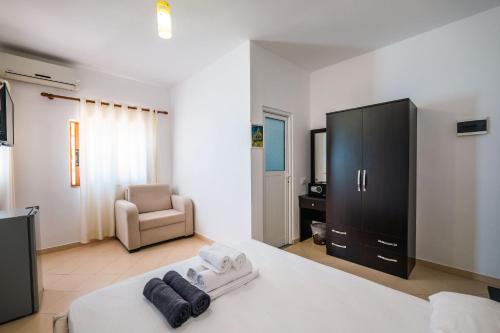 TV a/nebo společenská místnost v ubytování Blue Bay Hotel