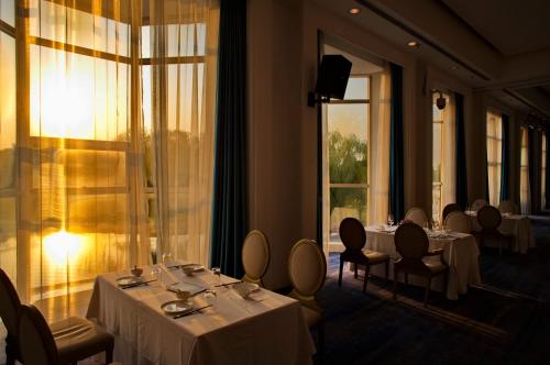 Εστιατόριο ή άλλο μέρος για φαγητό στο Zhi Resort Beijing&Peafowl Garden&Breakfast with Deer&Private Hot Spring&50 Meter Swimming Pool&Free Coffee&Close to Olympic Forest Park