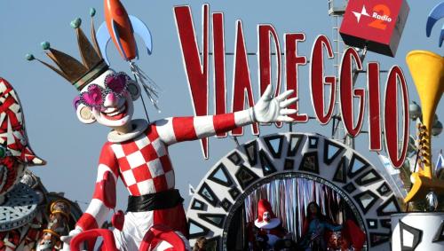 a clown in front of a wanted sign at a theme park at Molina apartment 213 in Pugnano