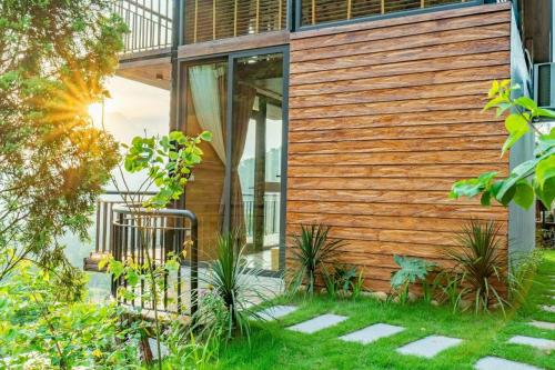 a house with a wooden wall at Sunset Haven Villa - Venuestay in Sóc Sơn