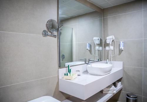 Uma casa de banho em Alisa Hotel North Ridge