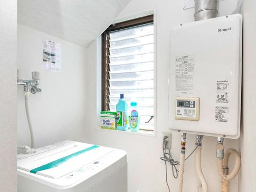 a laundry room with a washing machine and a window at Kiba no Tsuru Carane Hotel - Vacation STAY 09991v in Tokyo