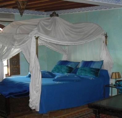 Un pat sau paturi într-o cameră la Le Riad Meknes
