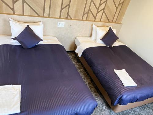 Postel nebo postele na pokoji v ubytování HOTEL LiVEMAX BUDGET Hiratsuka Ekimae