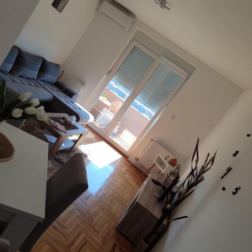 an overhead view of a living room with a couch at Apartman N&L in Sombor