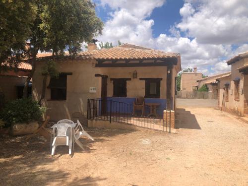 a small house with a table and chairs in front of it at Casas Rurales Lagunas de Ruidera II in Ossa de Montiel