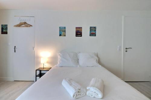 En eller flere senge i et værelse på Le Pithou - votre pied à terre équipé en ville 5