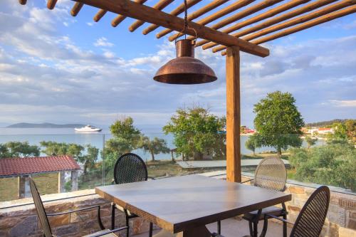 Gallery image of By the sea luxury suites in Limenas