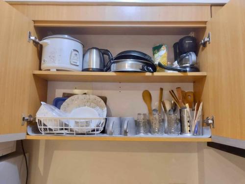 Dapur atau dapur kecil di Pet Friendly 2BR Condo with PS4 near Abreeza