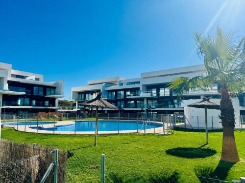 Bazén v ubytování Dúplex con jardín ZAHARA PUEBLO nebo v jeho okolí