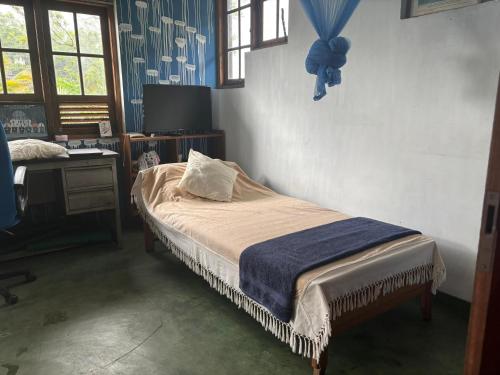 Postel nebo postele na pokoji v ubytování Wagi Villa & Hostel " Free pickup from kandy"