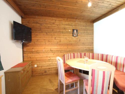 Televízia a/alebo spoločenská miestnosť v ubytovaní Spacious Apartment near Ski Area in Mittersill