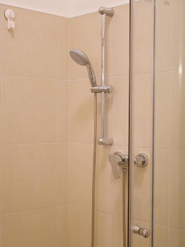 Ένα μπάνιο στο Quiet and spacious flat near city centre in Prague 3