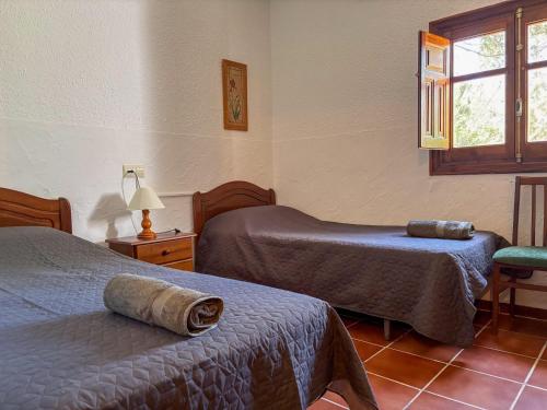 Ένα ή περισσότερα κρεβάτια σε δωμάτιο στο Casa Rural Arroyo de la Puerta