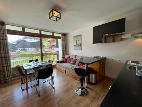 Studio ski aux pieds avec balcon ensoleillé, WIFI à Morzine