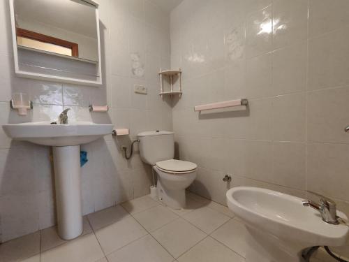 a bathroom with a toilet and a sink at EDIFICIO SOLIMAR 2 HAB en playa Morro de Gos in Oropesa del Mar