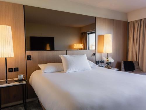 Postel nebo postele na pokoji v ubytování Pullman Bordeaux Lac