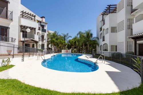 an image of a swimming pool at a apartment complex at Todimer Mediterranean Relax in Ítrabo