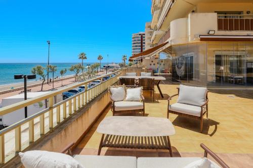 Prime location frontline beach Dona Sofia