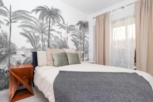 Prime location frontline beach Dona Sofia
