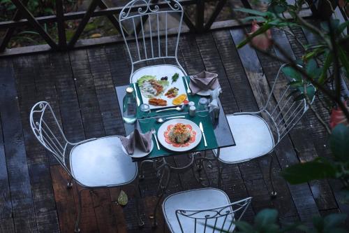 Mad i den private indkvartering eller i nærheden