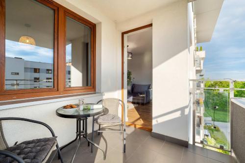 Balkoni atau teres di Velvet Apartment with Balcony in Rzeszów by Noclegi Renters