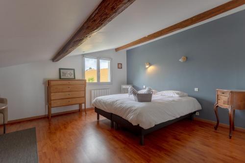 Postel nebo postele na pokoji v ubytování Gte Oihana Class 3 Au Coeur Du Pays