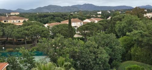 LE Bellevue appartement au calme avec piscine Fréjus