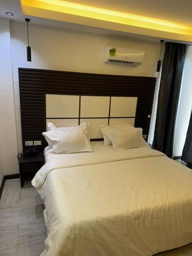 Кровать или кровати в номере Debolonia Palace Hotel