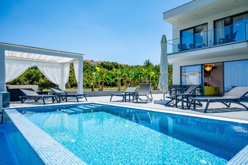 Πισίνα στο ή κοντά στο Continent Villas