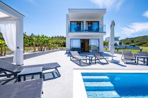 Πισίνα στο ή κοντά στο Continent Villas