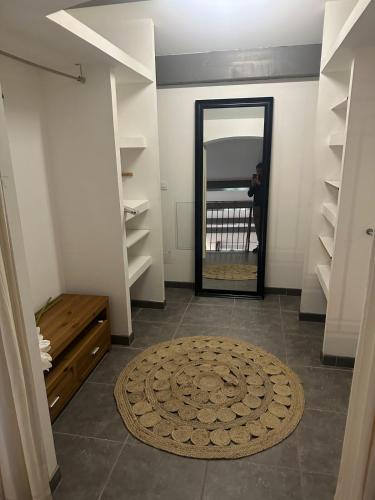 a hallway with a door leading to a room with shelves at Appartement Village centre in Taradeau