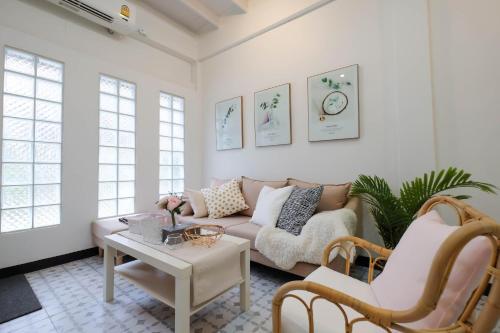 Χώρος καθιστικού στο HOME175 Peaceful 2BR near BTS & IconSiam