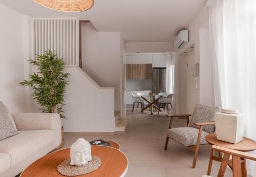 Posezení v ubytování Seas The Day - Beachfront, Amazing Sea Views