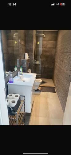 a bathroom with a sink and a toilet at Studio luxueux et contemporain in Casablanca