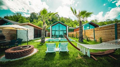 a backyard with a hammock and a house at Grand Paradise Resort Sapanca in Sapanca