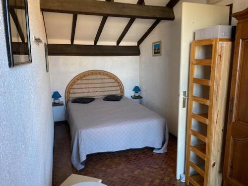 Postel nebo postele na pokoji v ubytování Port Leucate: Appartement T3 Duplex Climatisé, 6 Pers, Face à la Mer, Parking - FR-1-798-53