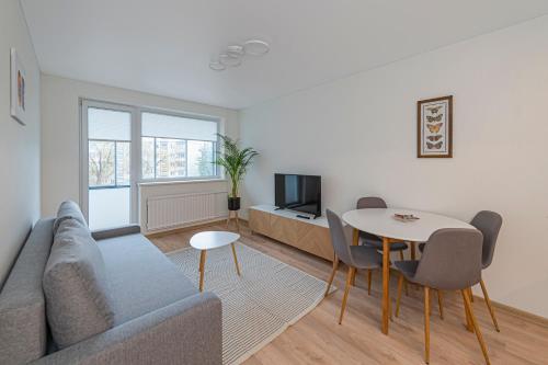 TV o dispositivi per l'intrattenimento presso Luminious apartment with balcony by Polo Apartments