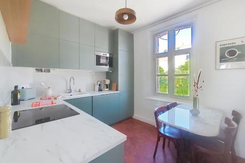 Photo de la galerie de l'établissement Chic Escape with Sea View Bikes Included, à Ault