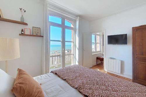 Photo de la galerie de l'établissement Chic Escape with Sea View Bikes Included, à Ault