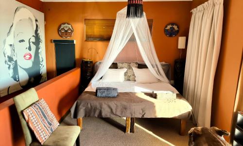 En eller flere senge i et værelse på Beachfront VILLA AFRICAN QUEEN